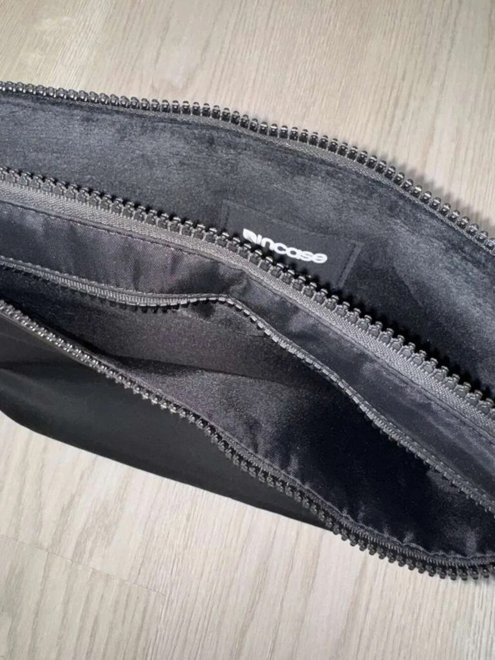 Incase Black Nylon Laptop Sleeve - Faux Fur Lining - Fits MacBook Air / Pro 13